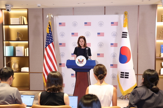 입국 성명 발표하는 미셸 스틸 주한미대사