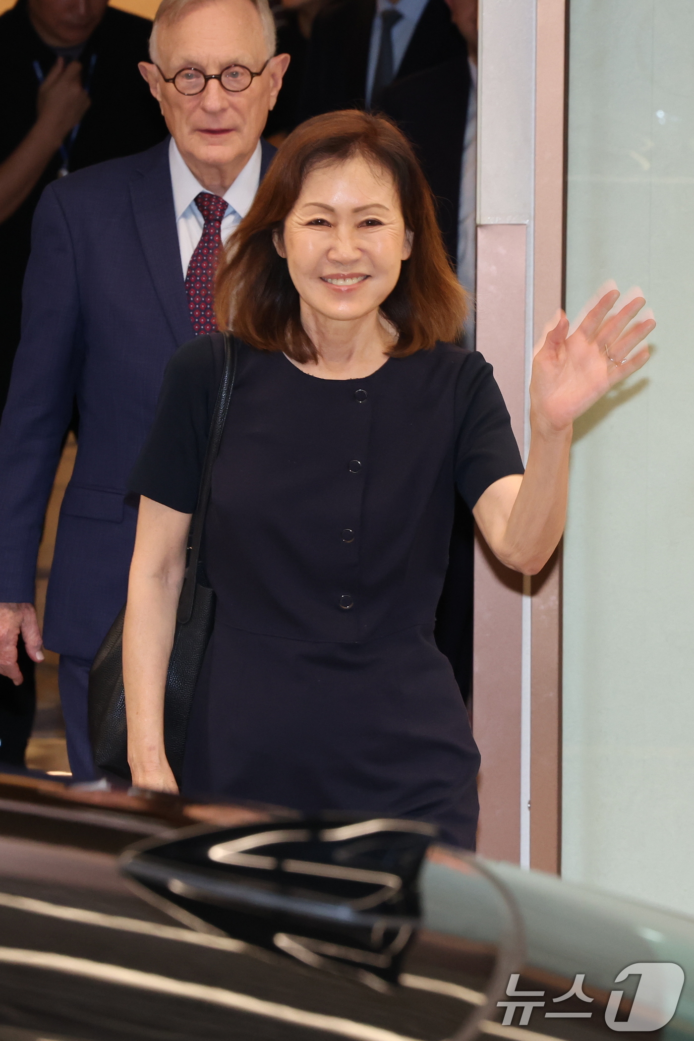 (서울=뉴스1) 김진환 기자 = 미셸 스틸(한국명 박은주) 신임 주한미국대사가 30일 인천국제공항 제2여객터미널을 통해 입국하고 있다.한국계 첫 여성 주한 미국대사로 지명된 미셸 …
