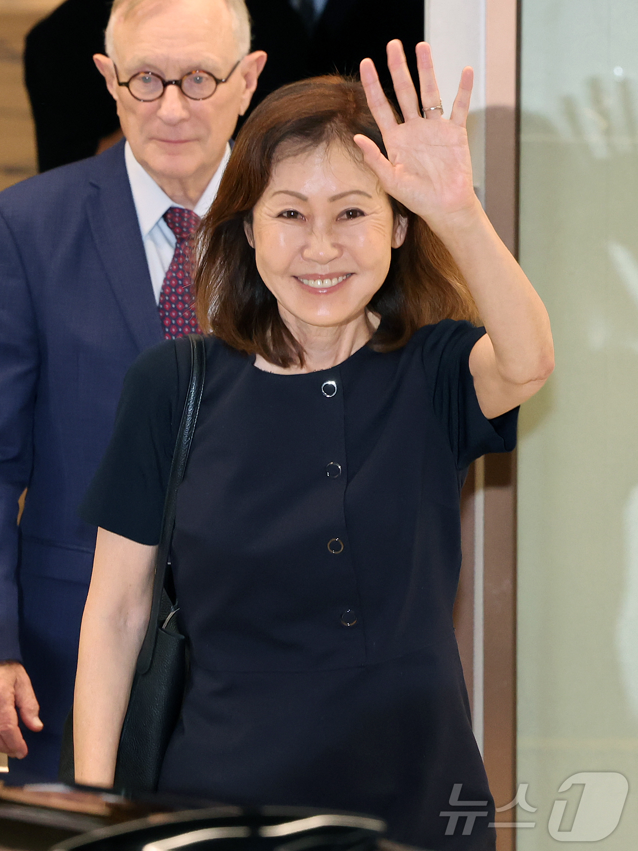 (인천공항=뉴스1) 김진환 기자 = 미셸 스틸(한국명 박은주) 신임 주한미국대사가 30일 인천국제공항 제2여객터미널을 통해 입국하고 있다.한국계 첫 여성 주한 미국대사로 지명된 미 …