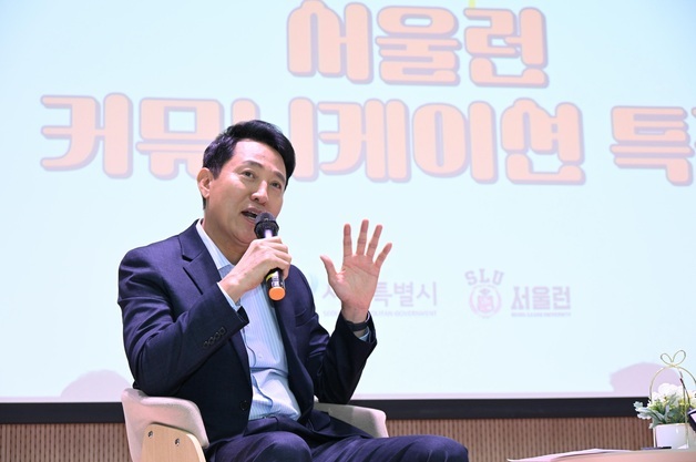여름휴가 중 청년 만난 오세훈…"부모 형편에 꿈 작아져선 안 돼"