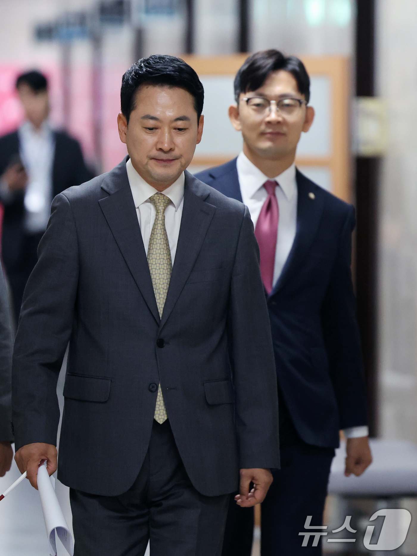 (서울=뉴스1) 황기선 기자 = 장동혁 국민의힘 대표가 30일 오후 서울 여의도 국회에서 선거관리위원회 특별검사법 관련 입장을 밝히기 위해 발걸음을 옮기고 있다.  2026.7.3 …