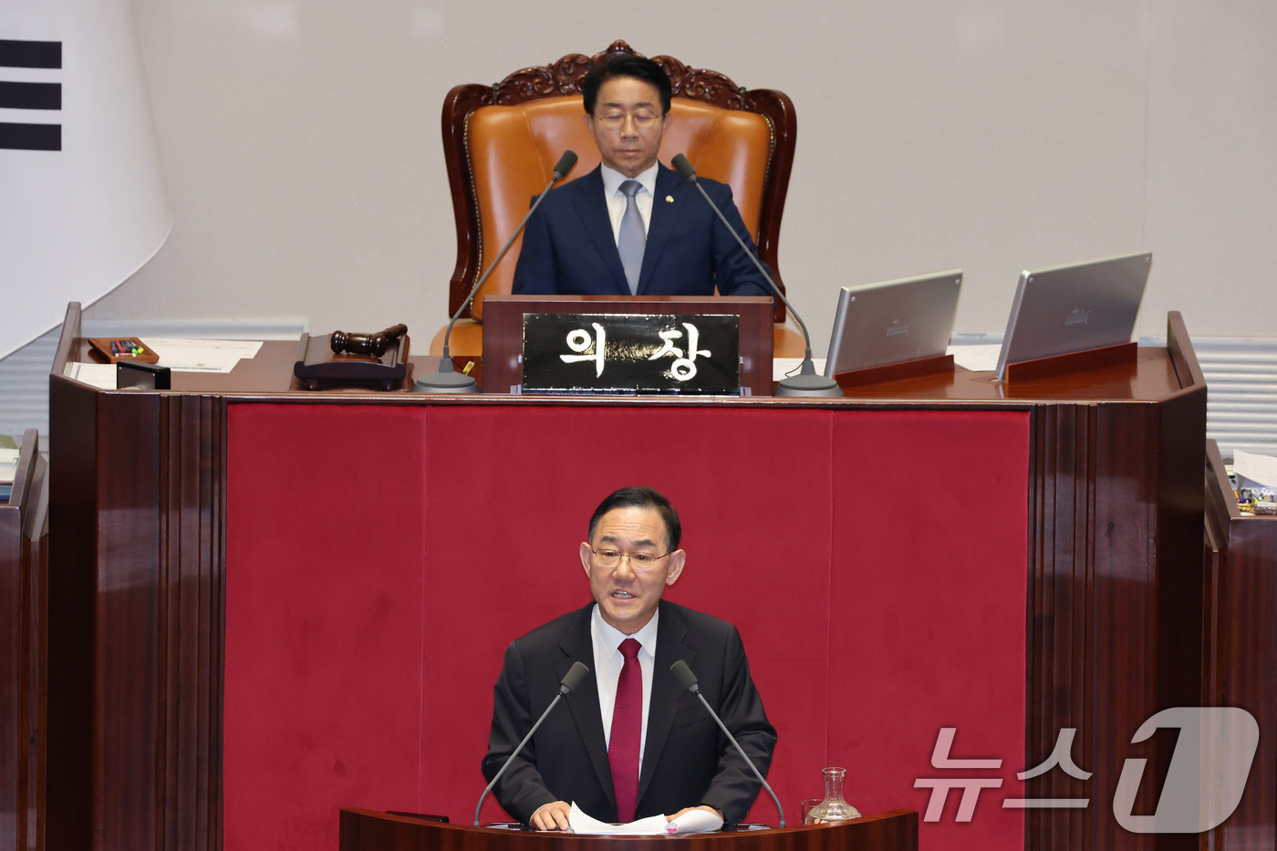 (서울=뉴스1) 신웅수 기자 = 주호영 국민의힘 의원이 30일 서울 여의도 국회에서 열린 제437회국회(임시회) 제3차 본회의에서 형사소송법 일부개정법률안(대안)에 대한 무제한 토 …