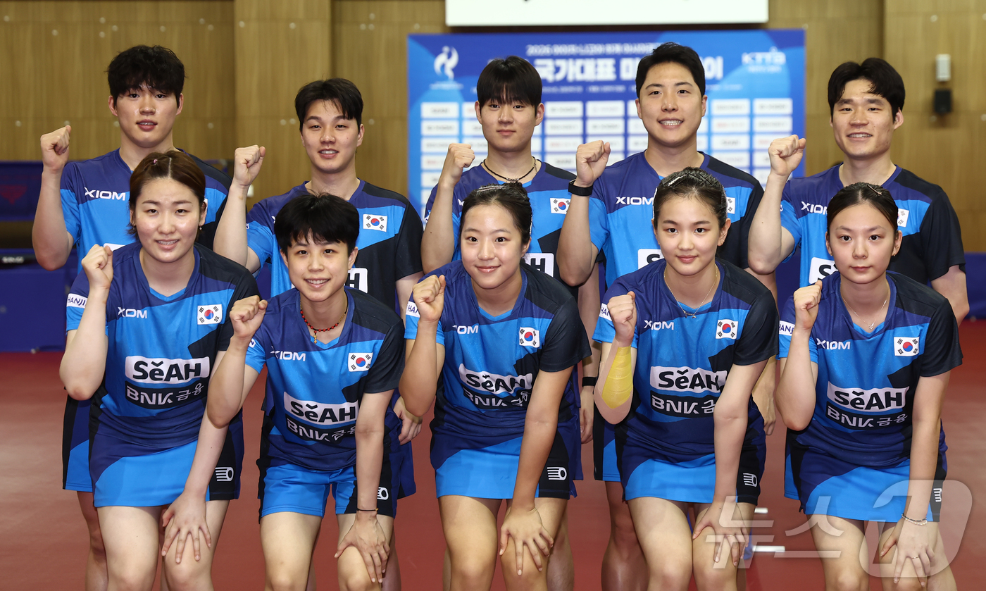 (진천=뉴스1) 김민지 기자 = 2026 아이치-나고야 아시안게임을 앞둔 탁구 국가대표팀 신유빈, 임종훈 등 선수들이 30일 오후 충북 진천군 진천국가대표선수촌에서 열린 미디어데이 …