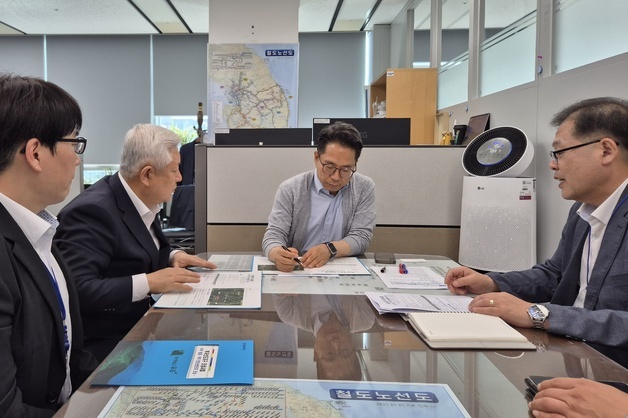 '무주 백년대계' 국가예산 확보 나선 황인홍 군수, 기재부·중기부 찾아