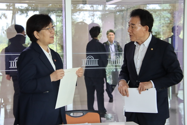 박용갑, 정은경 복지부 장관 만나 "충남대병원 암병원 건립 지원" 요청