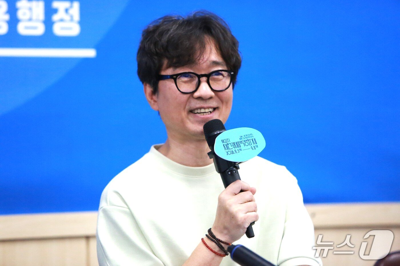 본문 이미지 - 기자회견하는 장항준 제천국제음악영화제 집행위원장. 2026.7.30ⓒ 뉴스1 손도언 기자  