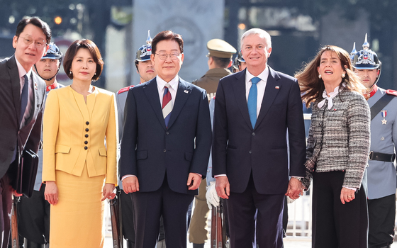 칠레 공식환영식 참석한 이재명 대통령·김혜경 여사