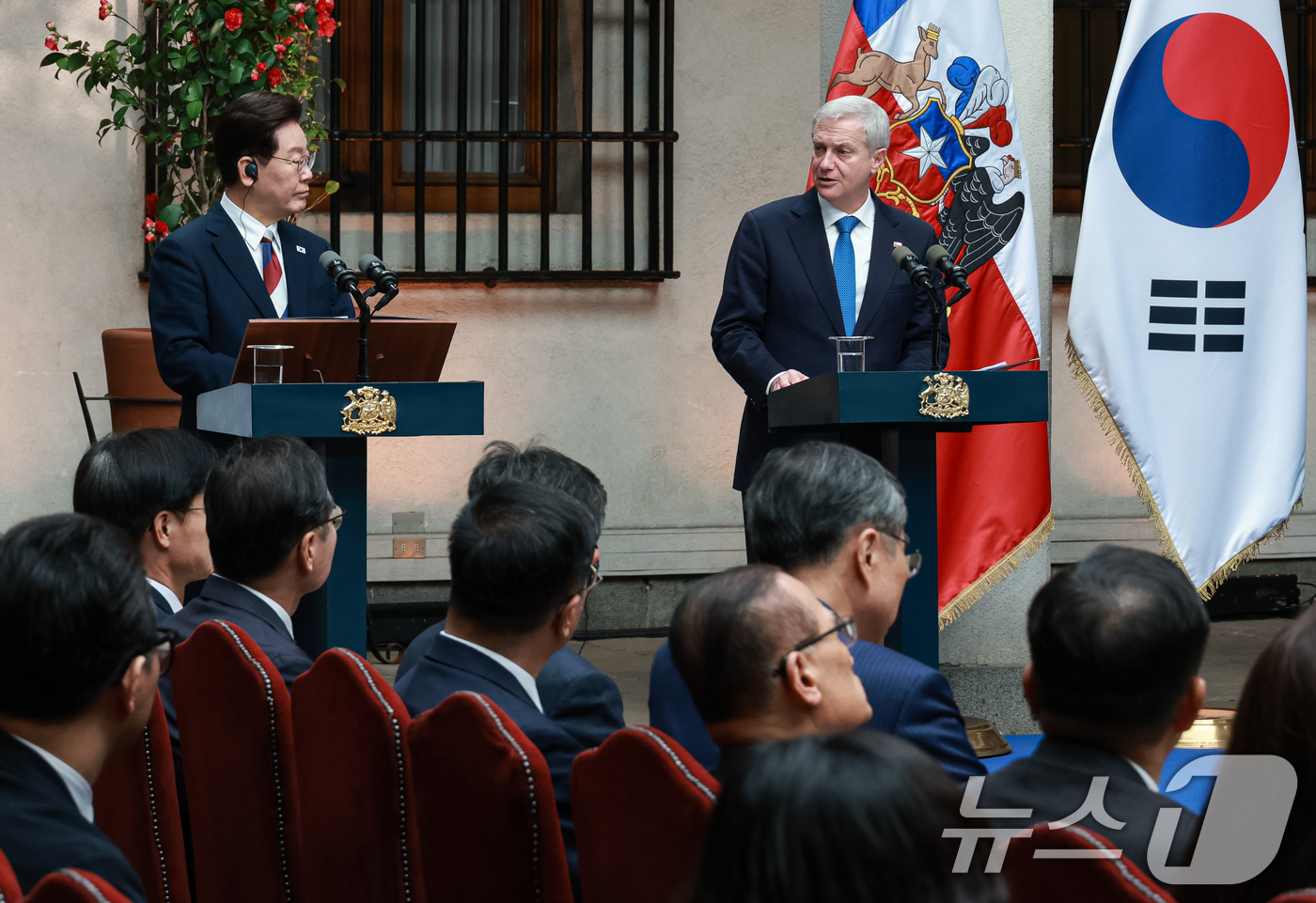(산티아고(칠레)=뉴스1) 허경 기자 = 이재명 대통령과 호세 안토니오 카스트 칠레 대통령이 30일(현지시간) 산티아고 대통령궁에서 공동언론발표를 하고 있다. 2026.7.31/뉴 …