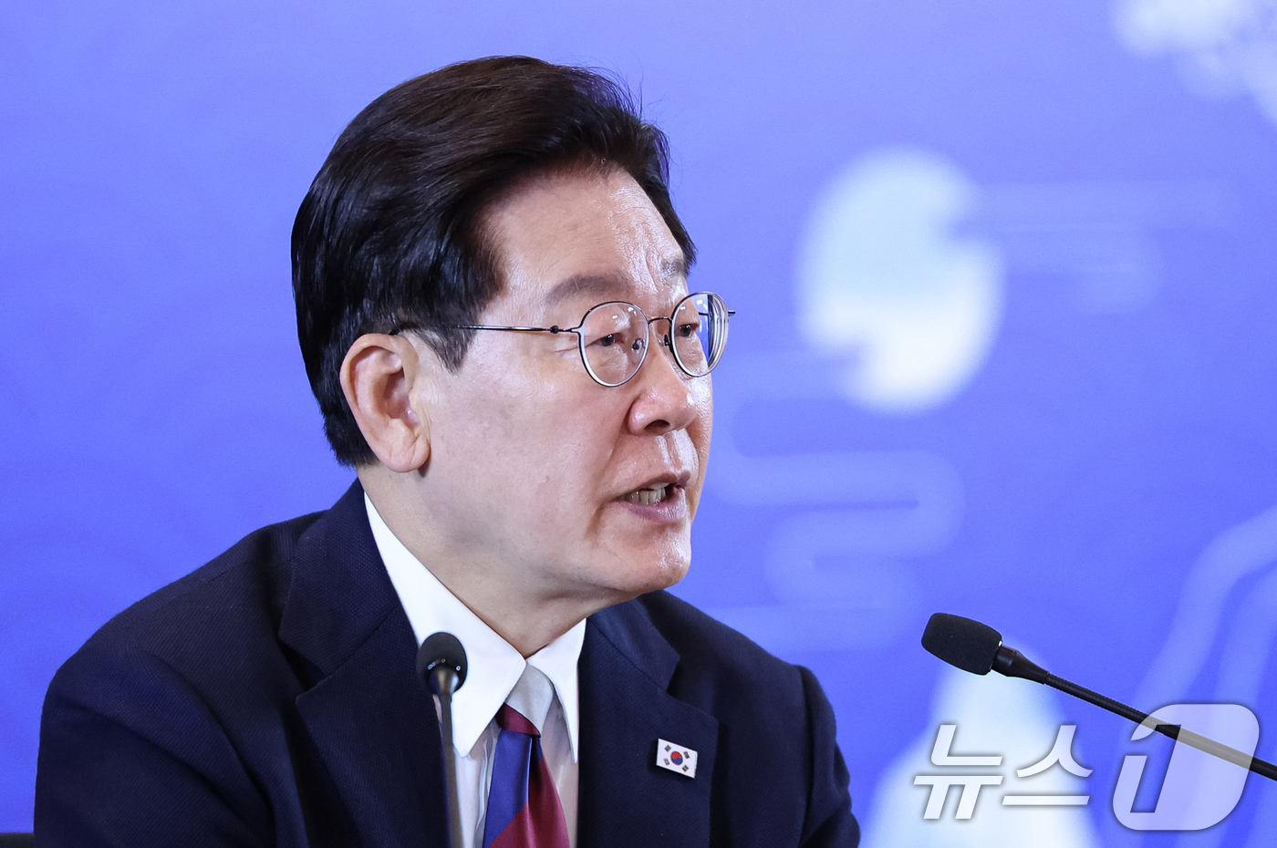 (산티아고(칠레)=뉴스1) 허경 기자 = 이재명 대통령이 30일(현지시간) 칠레 산티아고 한 호텔에서 열린 비즈니스 라운드테이블에서 발언을 하고 있다. 2026.7.31/뉴스1