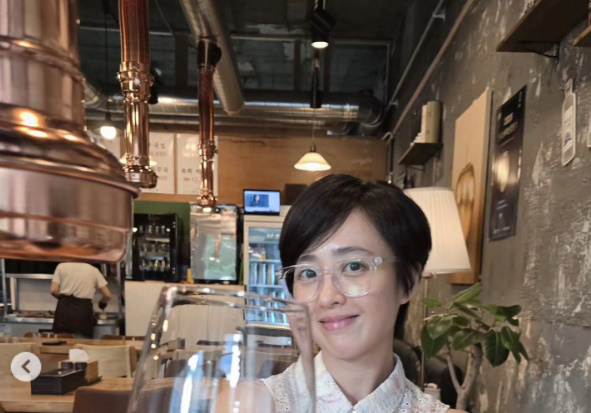 김민정, 여전한 동안…44번째 생일 축하해준 팬들 위한 인증샷 "소중한 순간"