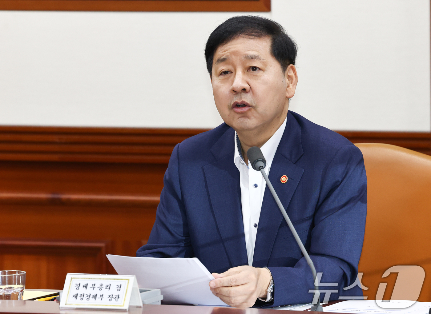 (서울=뉴스1) 최지환 기자 = 구윤철 부총리 겸 재정경제부 장관이 31일 서울 종로구 정부서울청사에서 열린 비상경제본부회의 겸 경제관계장관회의 겸 민생물가 특별관리 관계장관 TF …