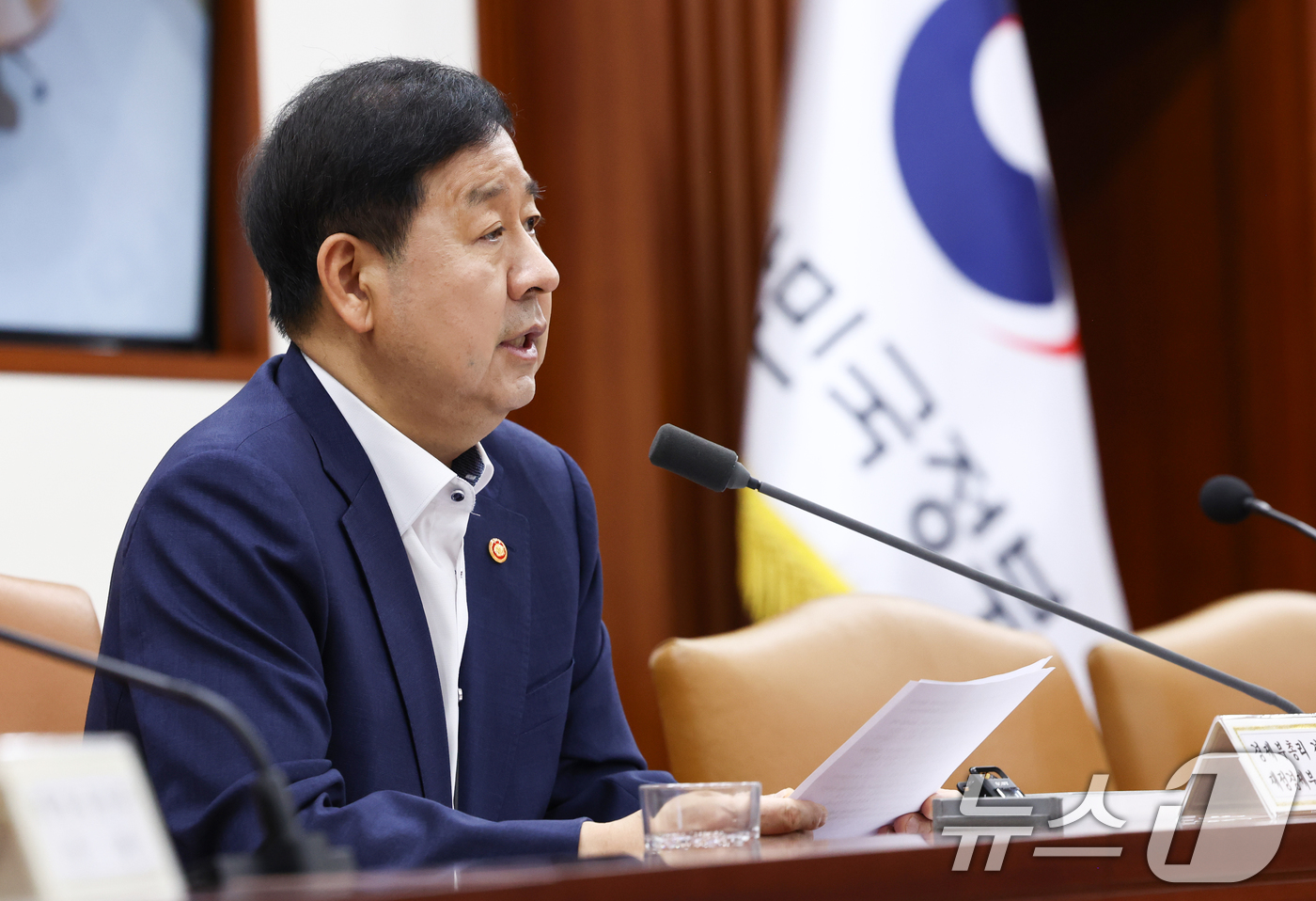 (서울=뉴스1) 최지환 기자 = 구윤철 부총리 겸 재정경제부 장관이 31일 서울 종로구 정부서울청사에서 열린 비상경제본부회의 겸 경제관계장관회의 겸 민생물가 특별관리 관계장관 TF …