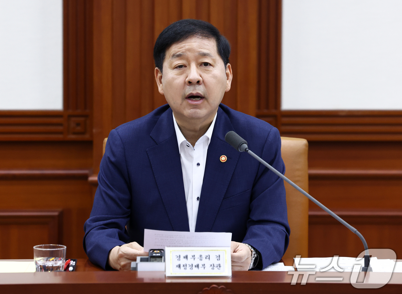 (서울=뉴스1) 최지환 기자 = 구윤철 부총리 겸 재정경제부 장관이 31일 서울 종로구 정부서울청사에서 열린 비상경제본부회의 겸 경제관계장관회의 겸 민생물가 특별관리 관계장관 TF …