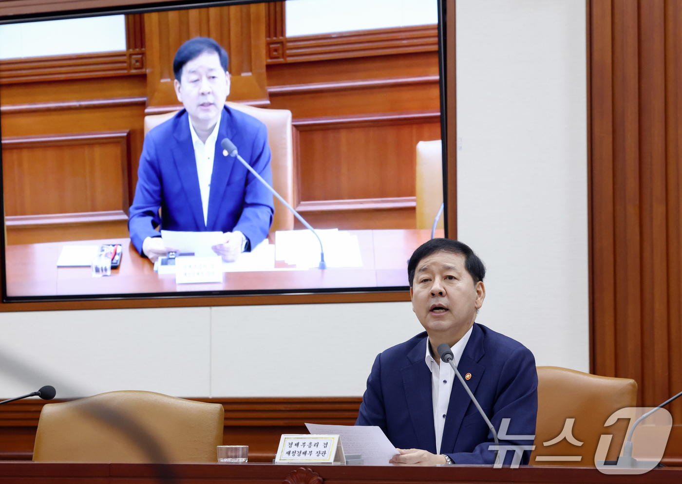 (서울=뉴스1) 최지환 기자 = 구윤철 부총리 겸 재정경제부 장관이 31일 서울 종로구 정부서울청사에서 열린 비상경제본부회의 겸 경제관계장관회의 겸 민생물가 특별관리 관계장관 TF …