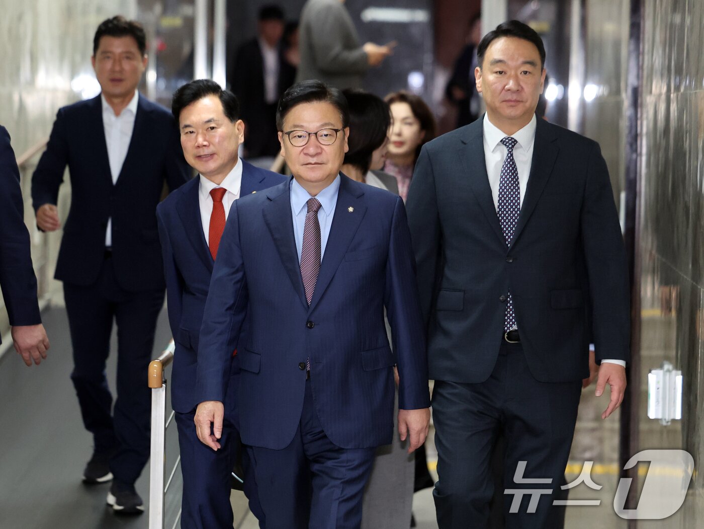 본문 이미지 - 정점식 국민의힘 원내대표가 31일 오전 서울 여의도 국회에서 열린 원내대책회의에 참석하고 있다. 2026.7.31 ⓒ 뉴스1 황기선 기자