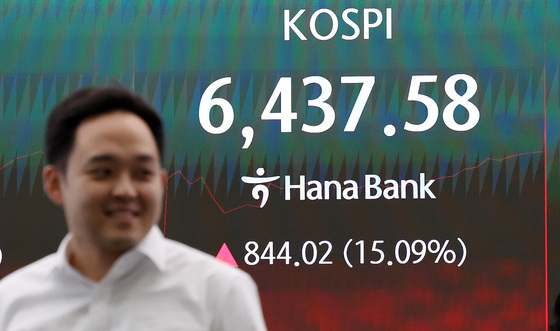 [뉴스1 PICK]코스피 장중 15% 급등에 6400 돌파…삼전·닉스도 20% 안팎 폭등