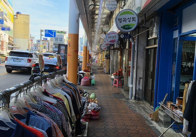 연일 40도 넘는 가마솥 양산…산으로 막힌 분지 탓 '열돔 지옥'