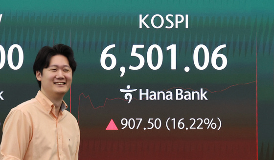 코스피, 장중 6500선 돌파…16%대 폭등
