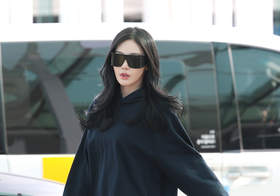 닝닝, 공항 런웨이