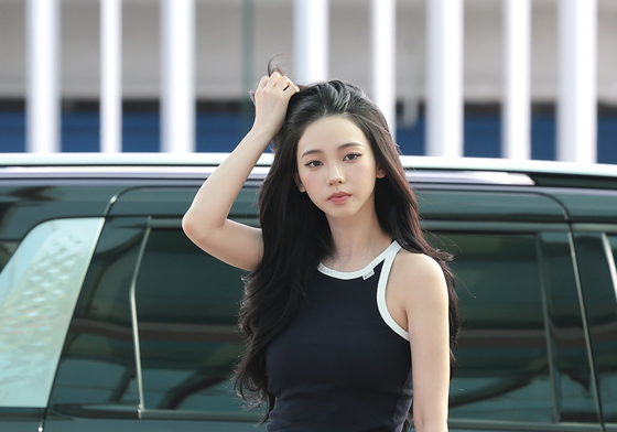 카리나, 공항 포착