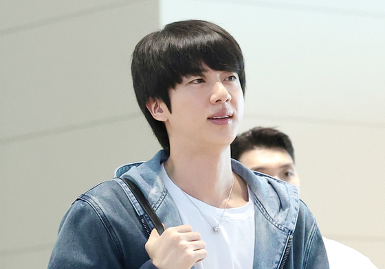 방탄소년단 진, 막 잠에서 깬 말랑말랑 비주얼
