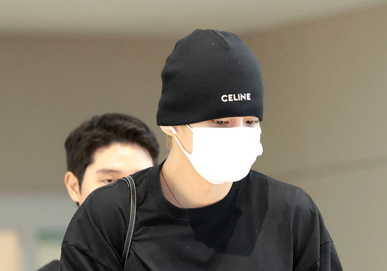 BTS 뷔, 출국