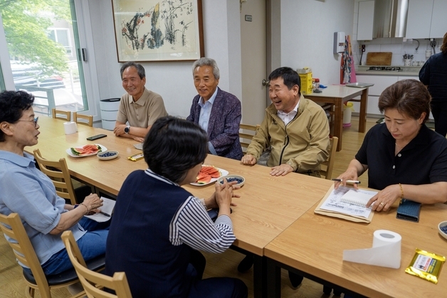 이재영 증평군수, 경로당 104곳 찾아 건의사항 106건 접수