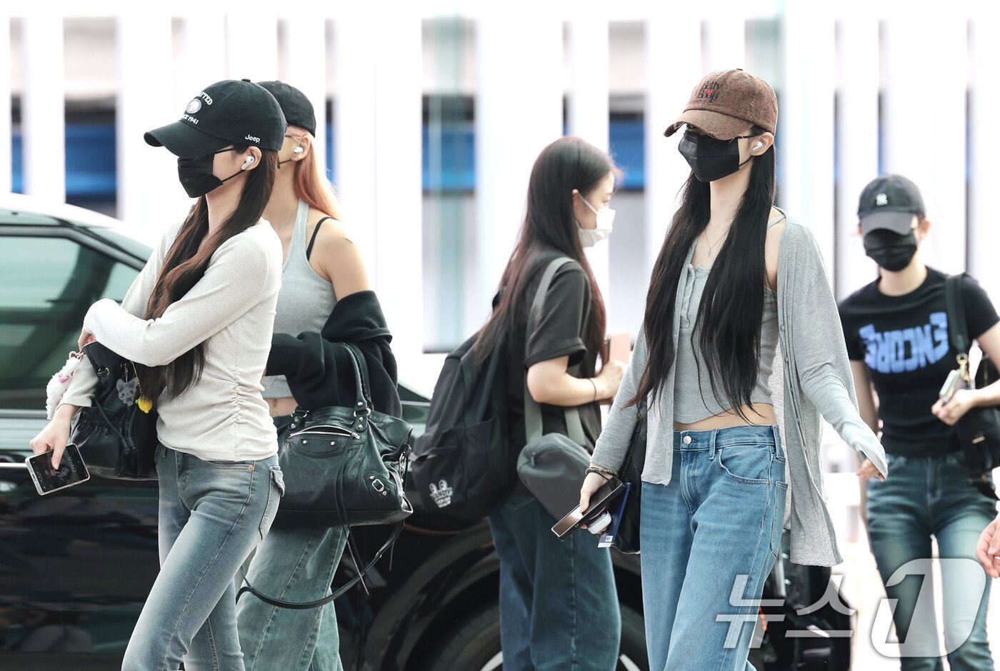 출국하는 하츠투하츠