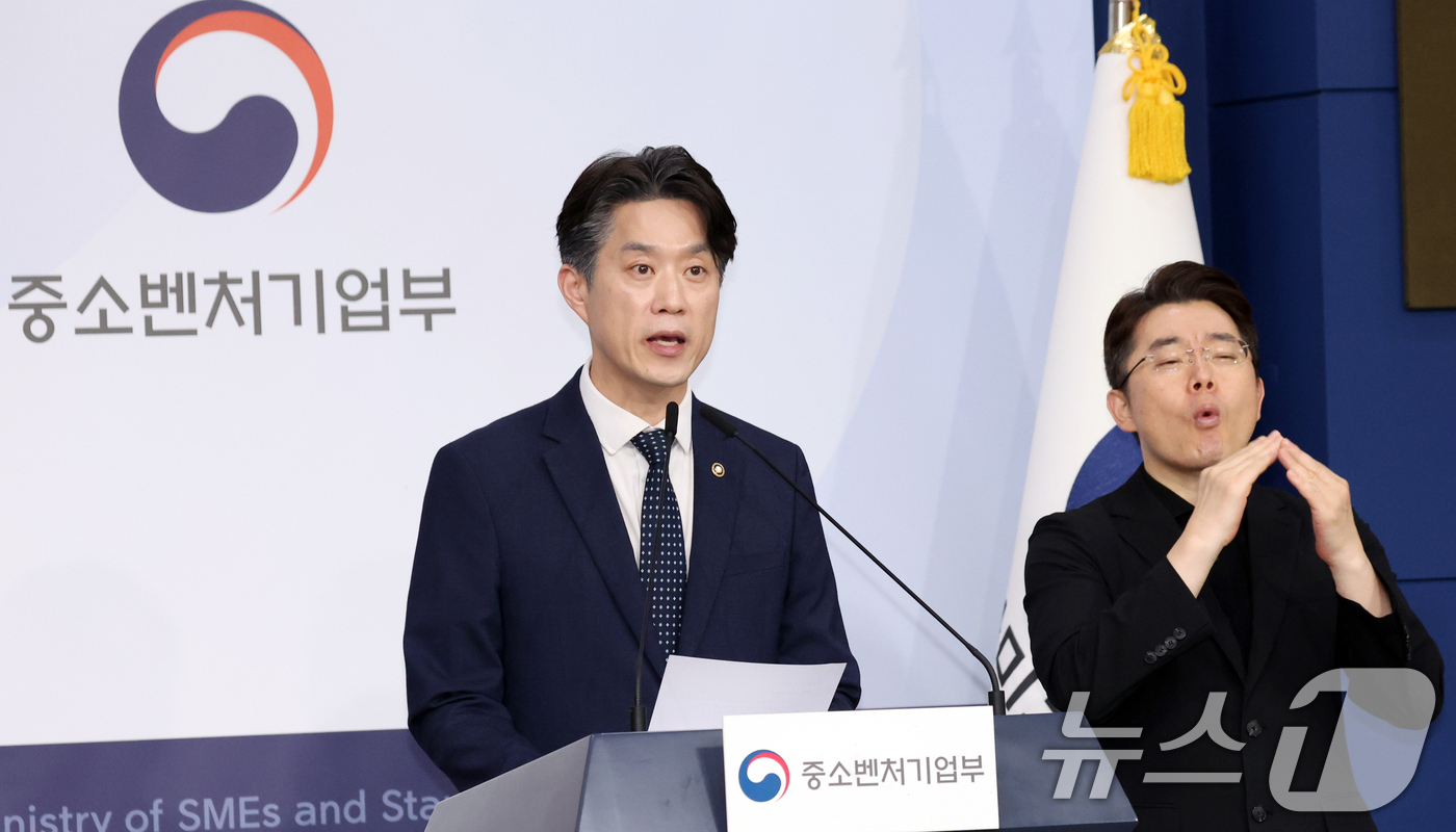(서울=뉴스1) 김명섭 기자 = 노용석 중소벤처기업부 장관 직무대행 1차관이 31일 서울 종로구 정부서울청사 별관에서 모두의 창업 프로젝트 관련 브리핑을 하고 있다.  2026.7 …