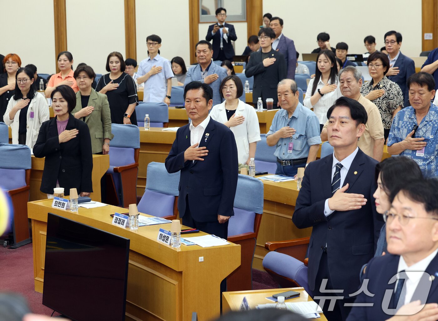 본문 이미지 - 정청래 더불어민주당 당대표 후보가 31일 오전 서울 여의도 국회 의원회관에서 열린 '검찰 수사권 폐지 이후 피해자 인권 강화 방안' 토론회에서 개회사를 하고 있다. 2026.7.31 ⓒ 뉴스1 황기선 기자