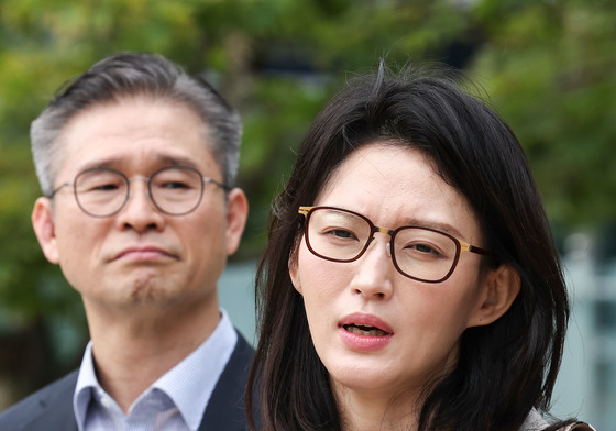 법원, 모스탄 출국정지 연장 취소 소송 각하