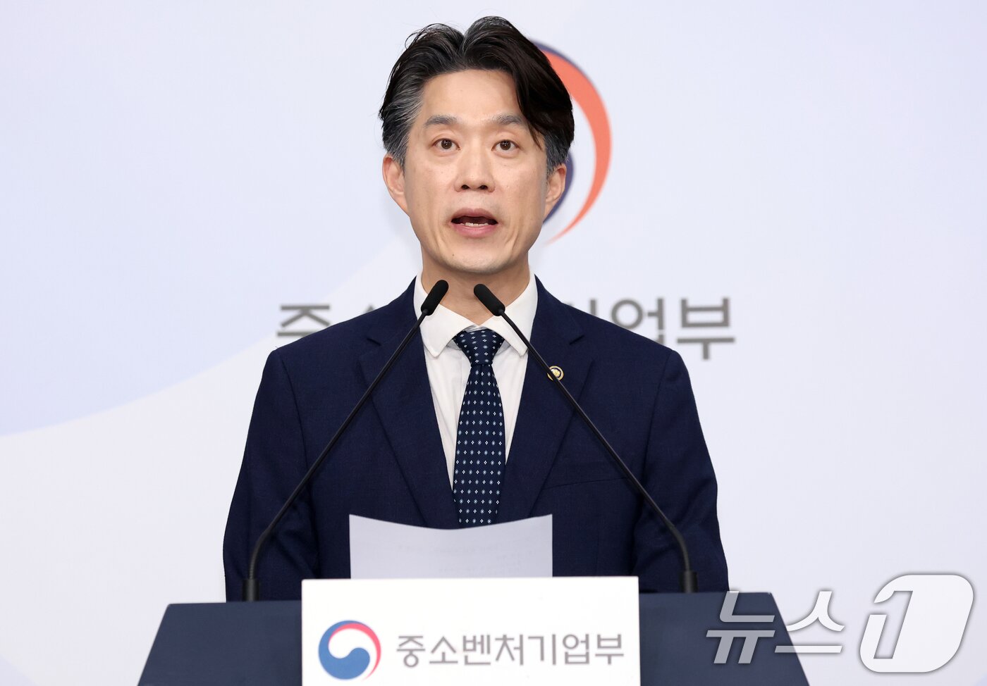본문 이미지 - 노용석 중소벤처기업부 장관 직무대행 1차관이 31일 서울 종로구 정부서울청사 별관에서 모두의 창업 프로젝트 관련 브리핑을 하고 있다. 2026.7.31 ⓒ 뉴스1 김명섭 기자