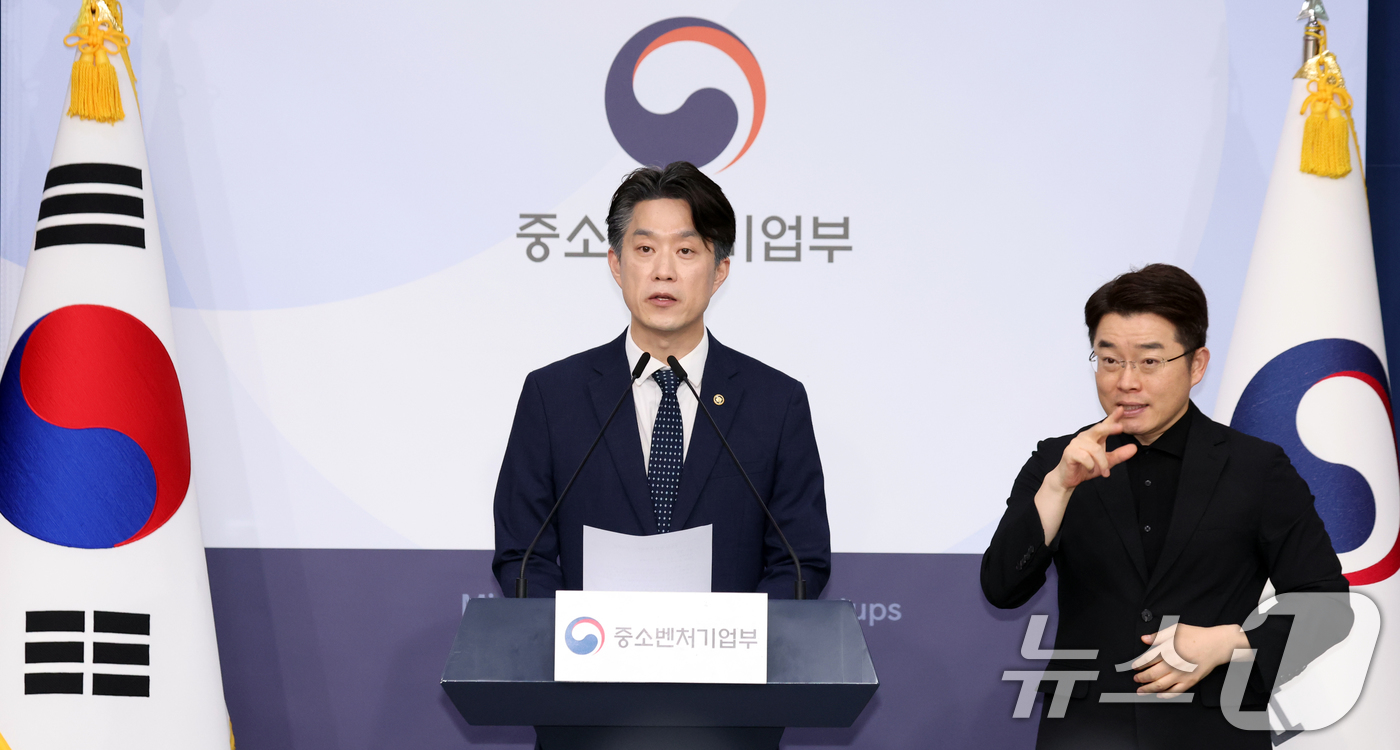 (서울=뉴스1) 김명섭 기자 = 노용석 중소벤처기업부 장관 직무대행 1차관이 31일 서울 종로구 정부서울청사 별관에서 모두의 창업 프로젝트 관련 브리핑을 하고 있다.  2026.7 …