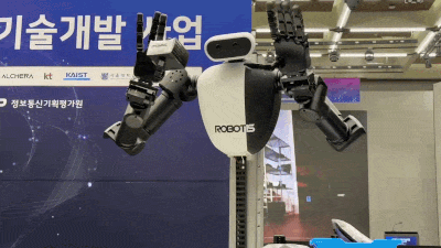 본문 이미지 - 로보티즈 AI워커 로봇 시연 모습 2026.6.9 ⓒ 뉴스1 이기범 기자