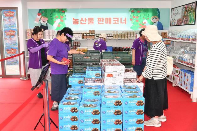 "시원하고 달콤한 토마토 아이스크림 맛보러 오세요"