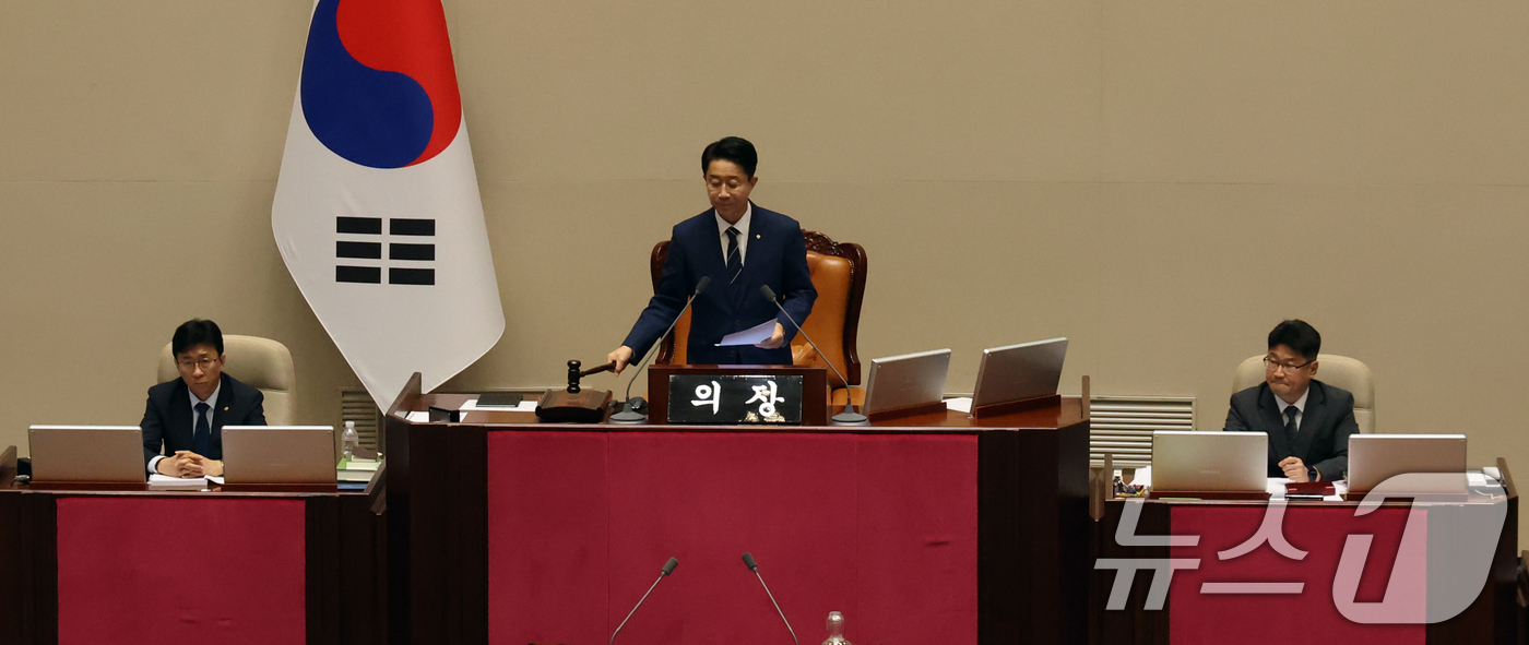 (서울=뉴스1) 황기선 기자 = 조정식 국회의장이 31일 오후 서울 여의도 국회에서 열린 제437회국회(임시회) 제3차본회의에서 의사봉을 두드리고 있다. 2026.7.31/뉴스1