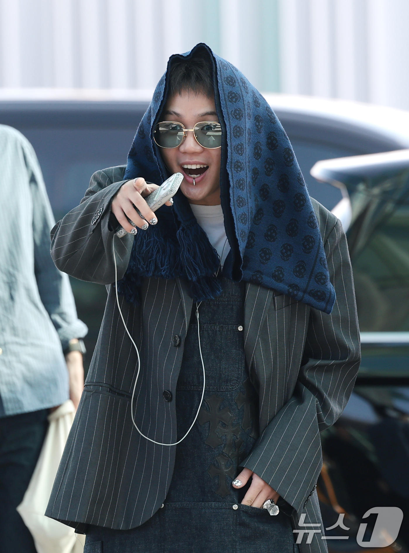 (인천공항=뉴스1) 권현진 기자 = 그룹 트레저(TREASURE) 현석이 31일 해외 일정을 위해 인천국제공항을 통해 출국하고 있다. 2026.7.31/뉴스1