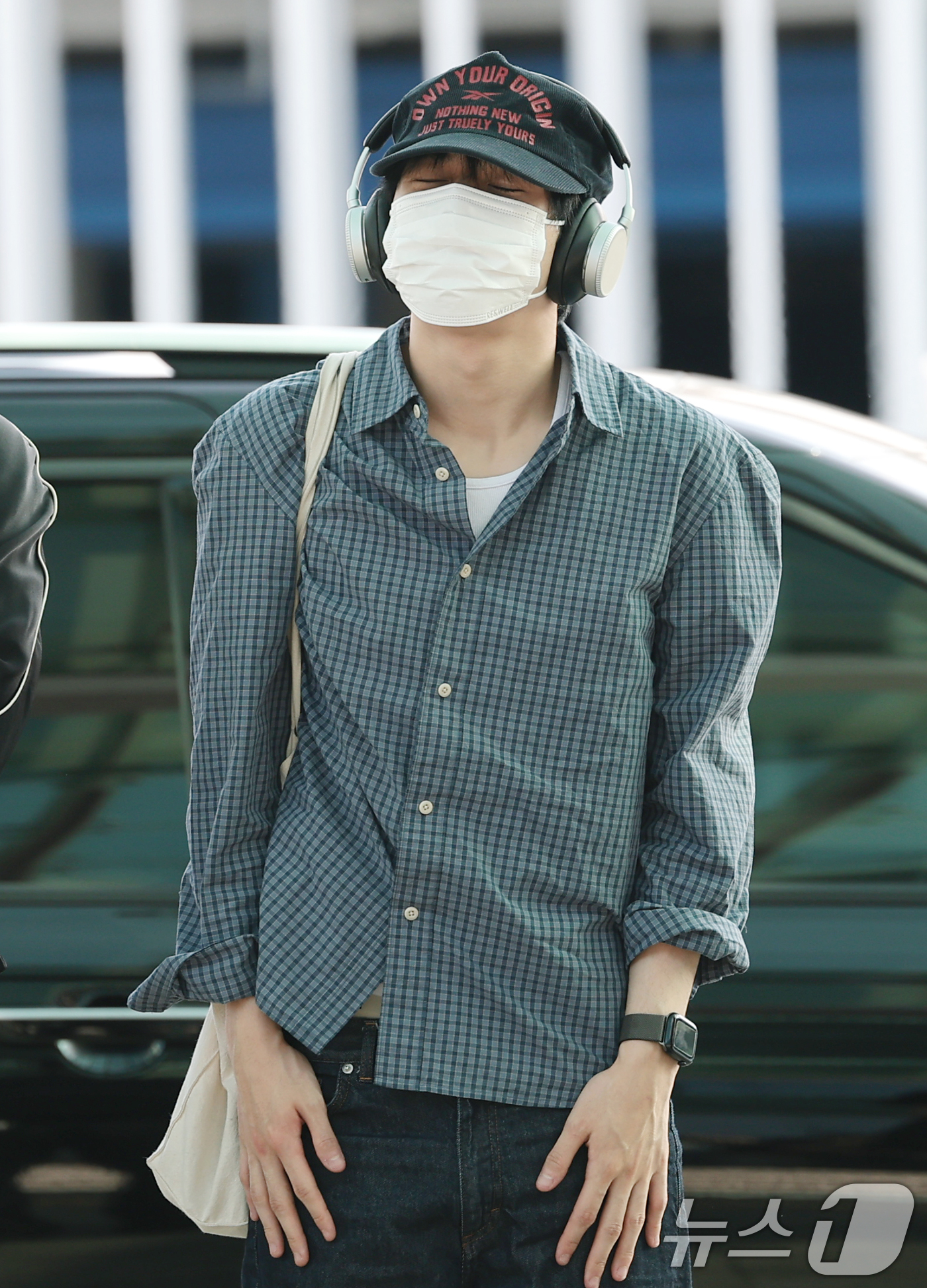 (인천공항=뉴스1) 권현진 기자 = 그룹 트레저(TREASURE) 윤재혁이 31일 해외 일정을 위해 인천국제공항을 통해 출국하고 있다. 2026.7.31/뉴스1