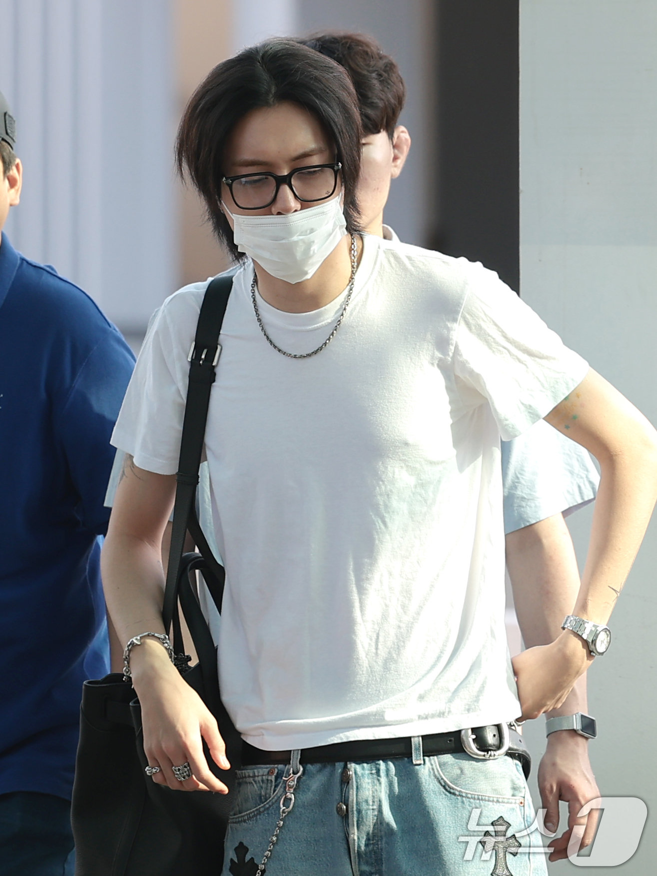 (인천공항=뉴스1) 권현진 기자 = 그룹 트레저(TREASURE) 하루토가 31일 해외 일정을 위해 인천국제공항을 통해 출국하고 있다. 2026.7.31/뉴스1