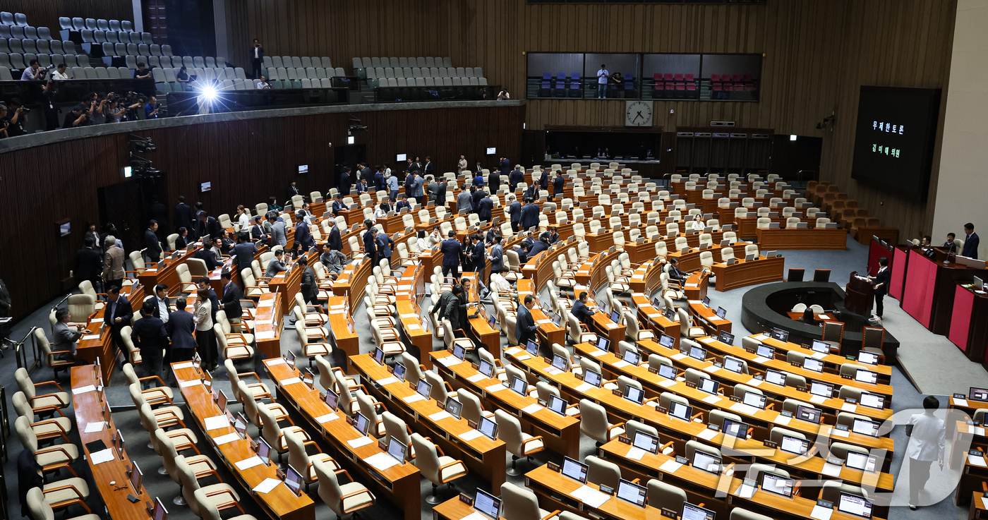 (서울=뉴스1) 유승관 기자 = 31일 서울 여의도 국회에서 열린 제437회 국회(임시회) 제3차 본회의에서 국회법 일부개정법률안(대안)에 대한 김미애 국민의힘 의원의 무제한토론( …
