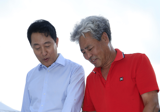 한강공원 수영장 수질 검사 참관하는 오세훈 시장
