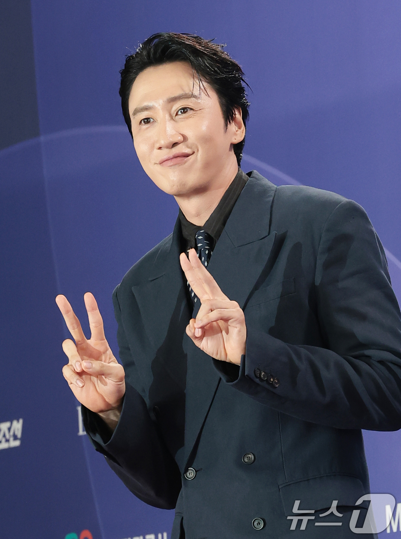 (인천=뉴스1) 권현진 기자 = 배우 이광수가 31일 인천 중구 파라다이스시티에서 열린 ‘제4회 청룡시리즈어워즈’에 레드카펫 행사에 참석해 포즈를 취하고 있다. 2026.7.31/ …