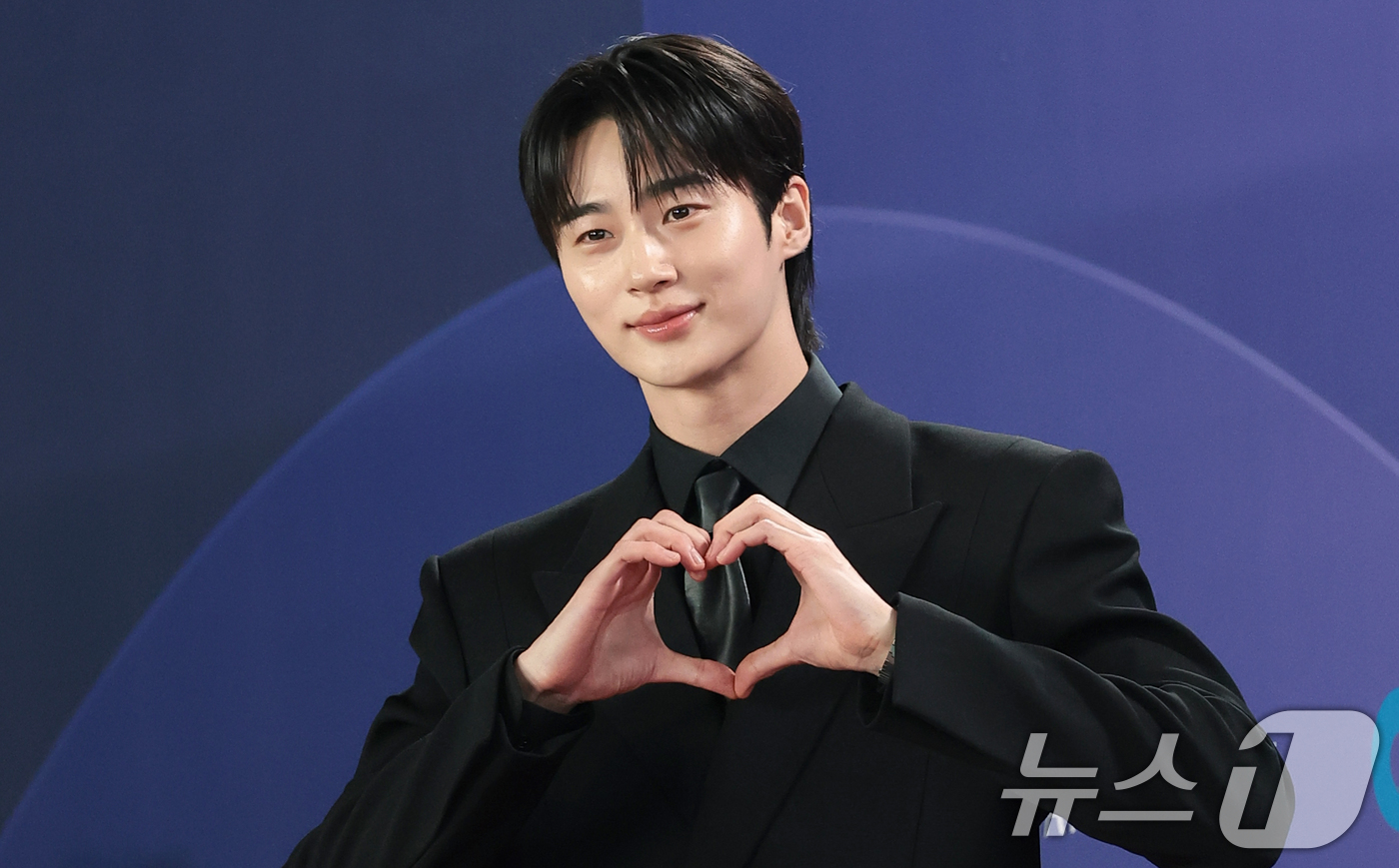 (인천=뉴스1) 권현진 기자 = 배우 변우석이 31일 인천 중구 파라다이스시티에서 열린 ‘제4회 청룡시리즈어워즈’에 레드카펫 행사에 참석해 포즈를 취하고 있다. 2026.7.31/ …