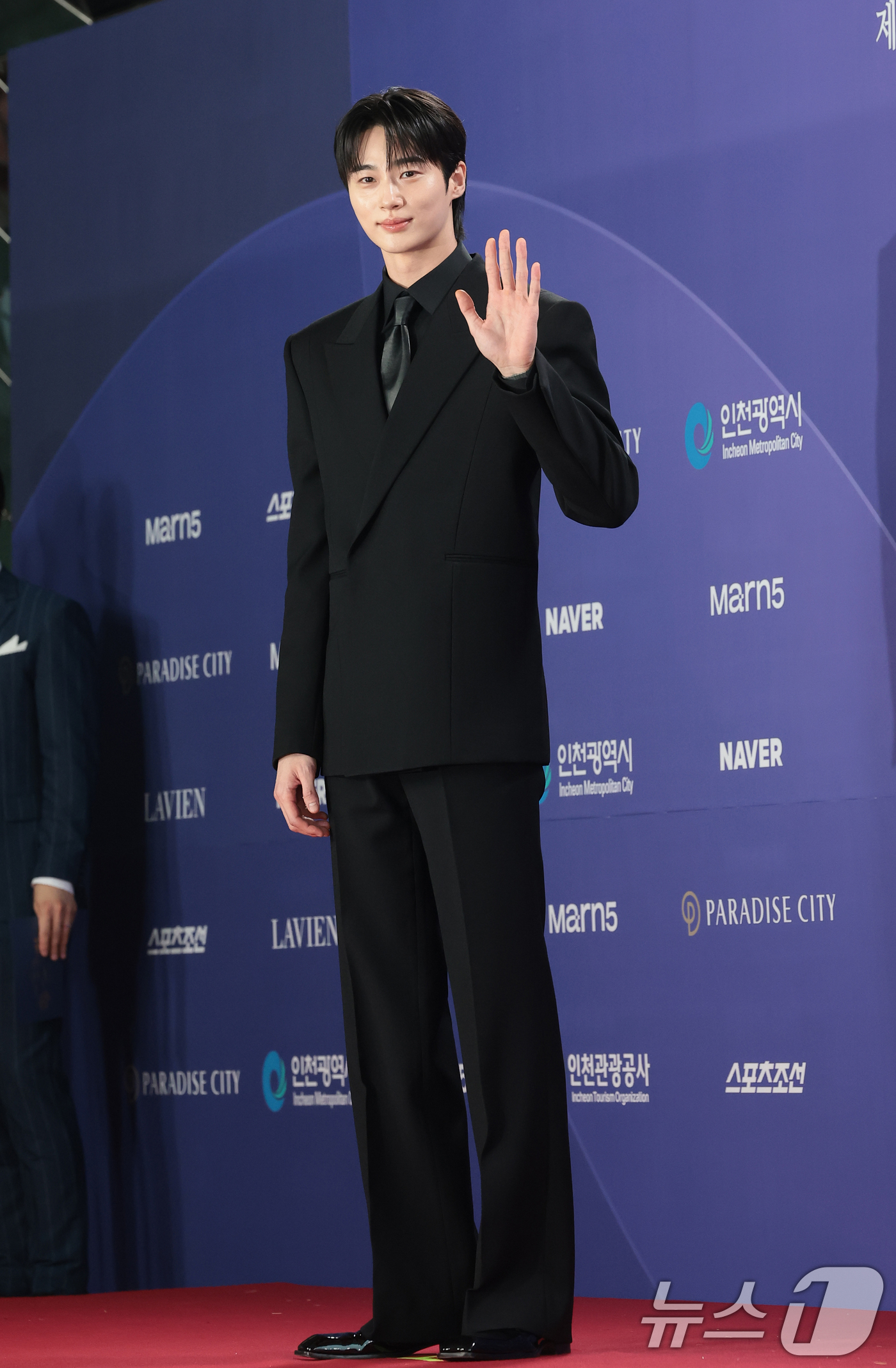 (인천=뉴스1) 권현진 기자 = 배우 변우석이 31일 인천 중구 파라다이스시티에서 열린 ‘제4회 청룡시리즈어워즈’에 레드카펫 행사에 참석해 포즈를 취하고 있다. 2026.7.31/ …