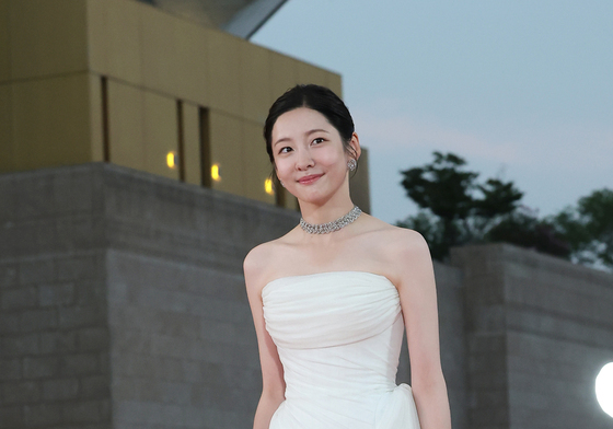 박지현, 순백의 아름다움