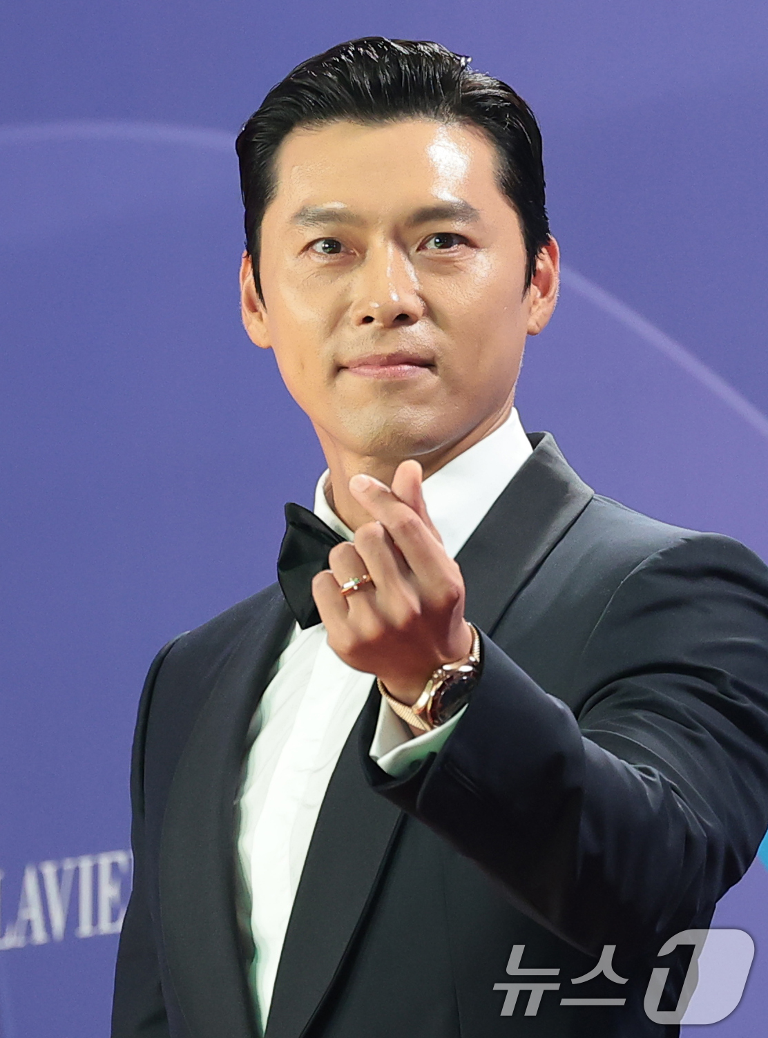 (인천=뉴스1) 권현진 기자 = 배우 현빈이 31일 인천 중구 파라다이스시티에서 열린 ‘제4회 청룡시리즈어워즈’에 레드카펫 행사에 참석해 포즈를 취하고 있다. 2026.7.31/뉴 …