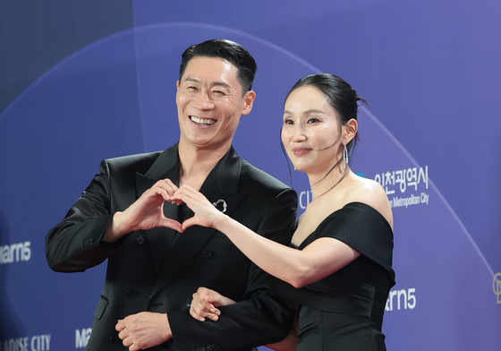 진선규, 아내와 함께 '청룡시리즈어워즈' 나들이