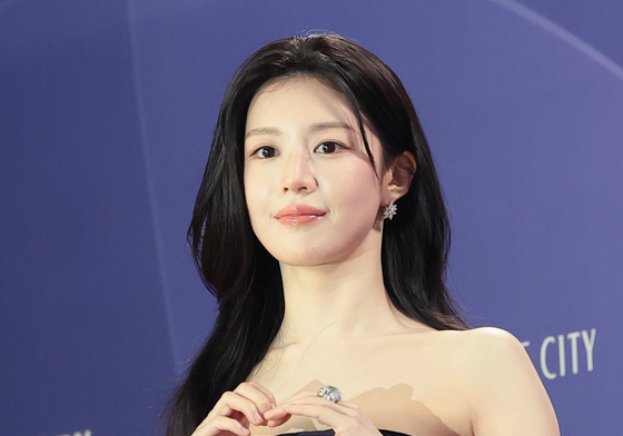 고윤정, 빛