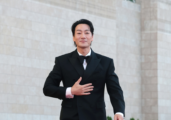 청룡시리즈어워즈 레드카펫 밟는 박해수