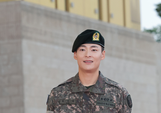 '허수아비' 송건희, 군복 입고 청룡시리즈어워즈 나들이